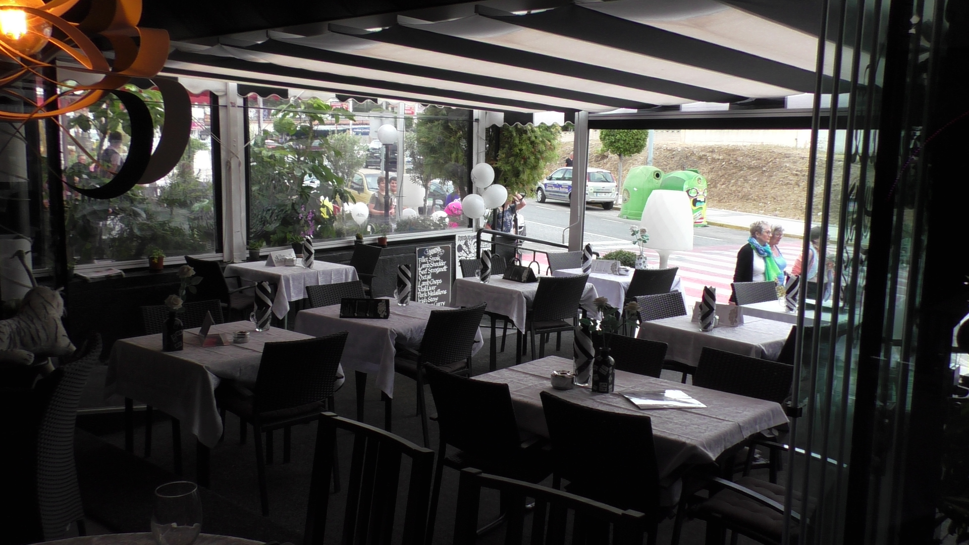 Domino Cafe & Restaurante Albir